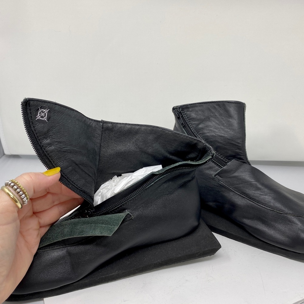 New Unisex black leather concept boots by VOID, New York, in original dust bag - Picture 5 of 7